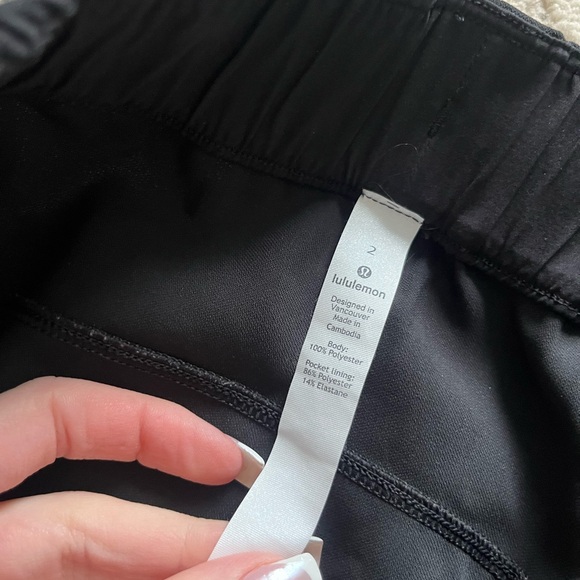 Lululemon On The Fly Pants Woven 27” in Black - Picture 6 of 6